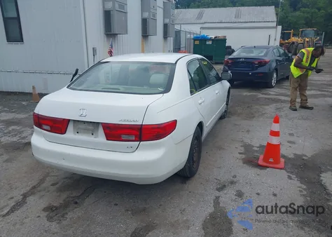 2005 Honda Accord 2.4 Lx z USA, uszkodzony, nr VIN 1HGCM56455A170950